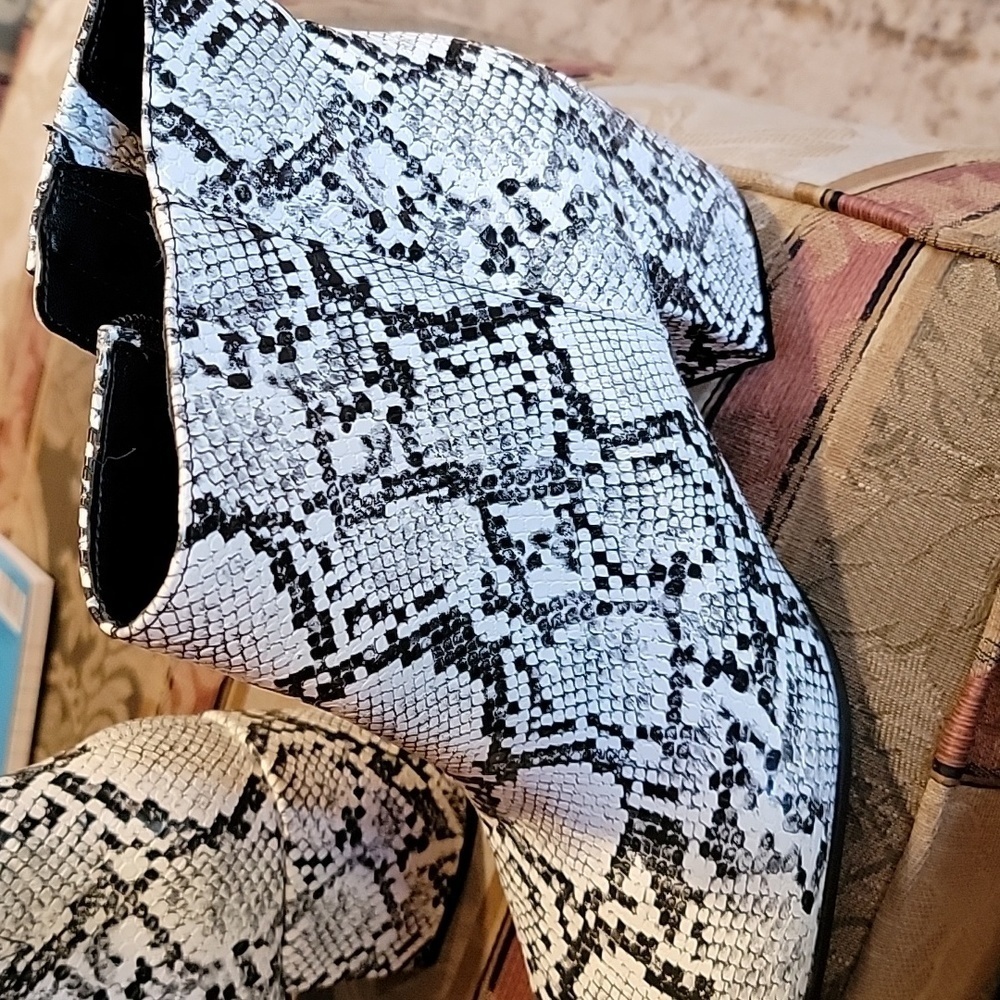 Mix No. 6 Women's Faux Snake Skin Booties